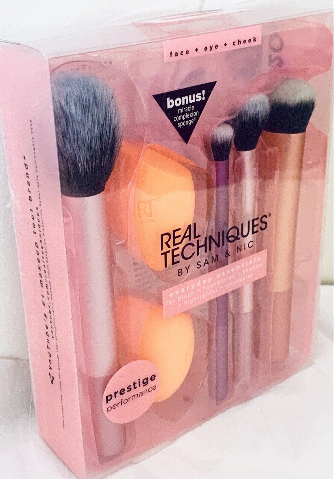 Real Techniques Everyday Essentials Brushes And Sponge Set